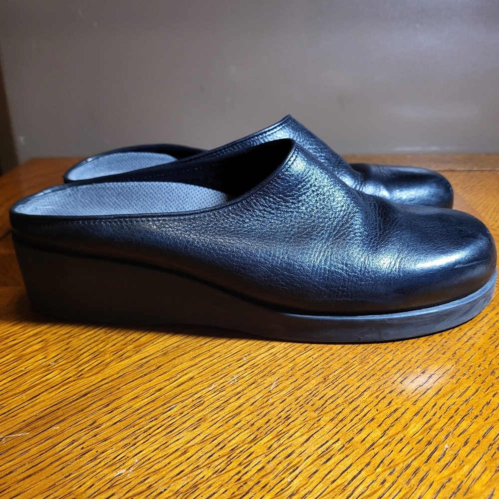 Easy Spirit Black Leather Platform Mules